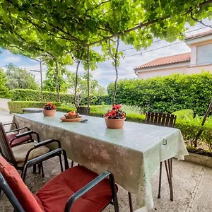  Apartment Cozy Near The Sea Kroatien